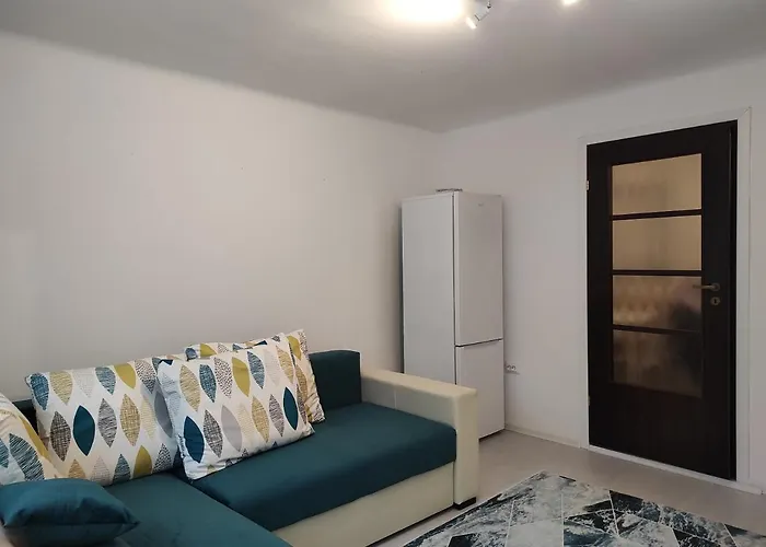 Garsoniera Cocheta Zona Coresi Mall *