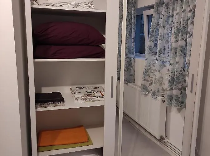 Garsoniera Cocheta Zona Coresi Mall Apartmán *